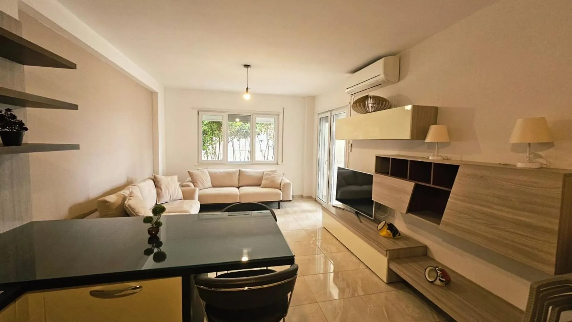 Beachfront Sion Sarande Apartment 0*,  ألبانيا