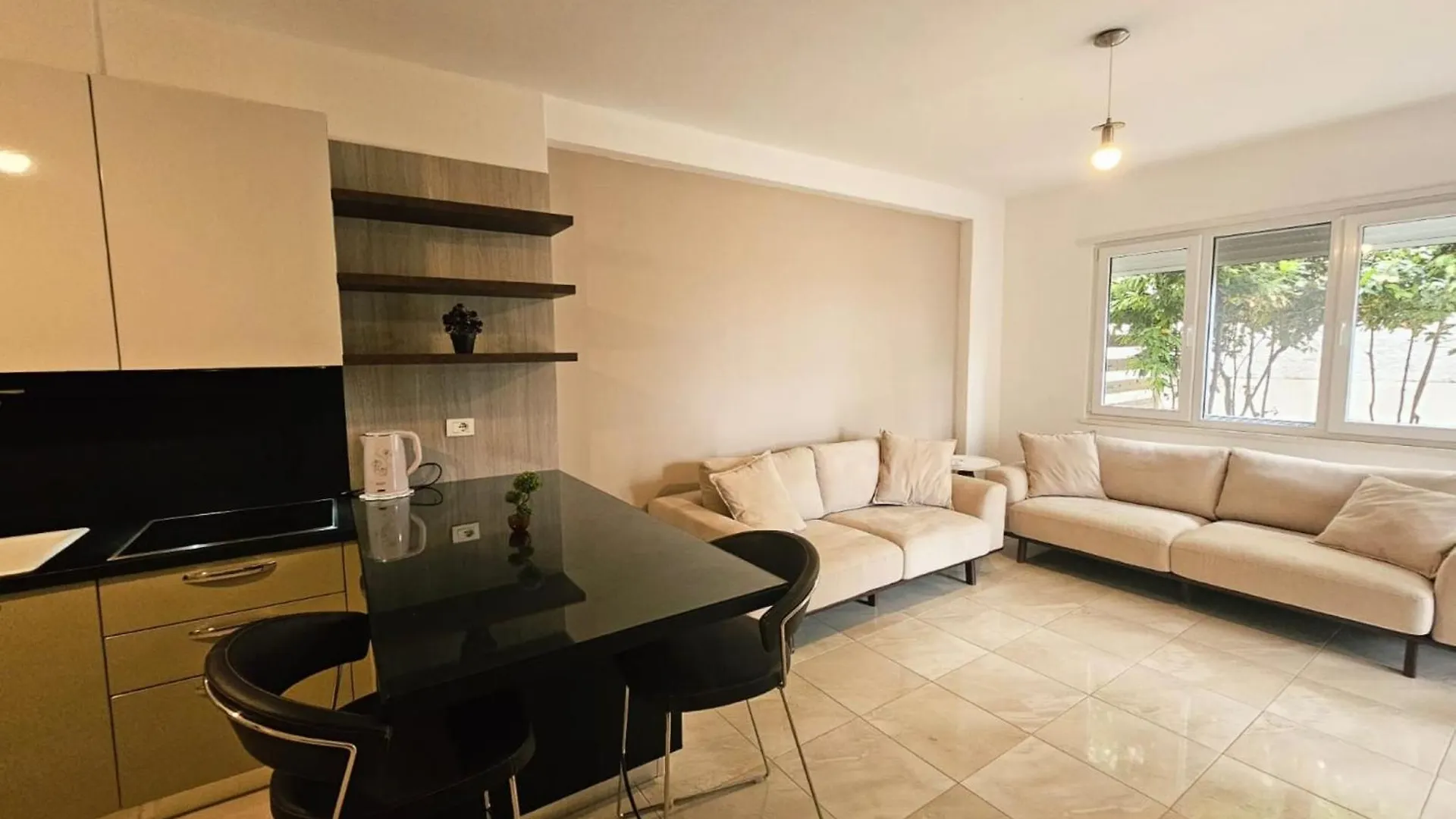 Beachfront Sion Sarande Apartment ألبانيا