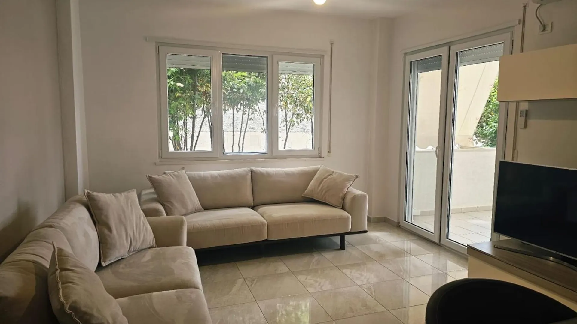 Beachfront Sion Sarande Apartment