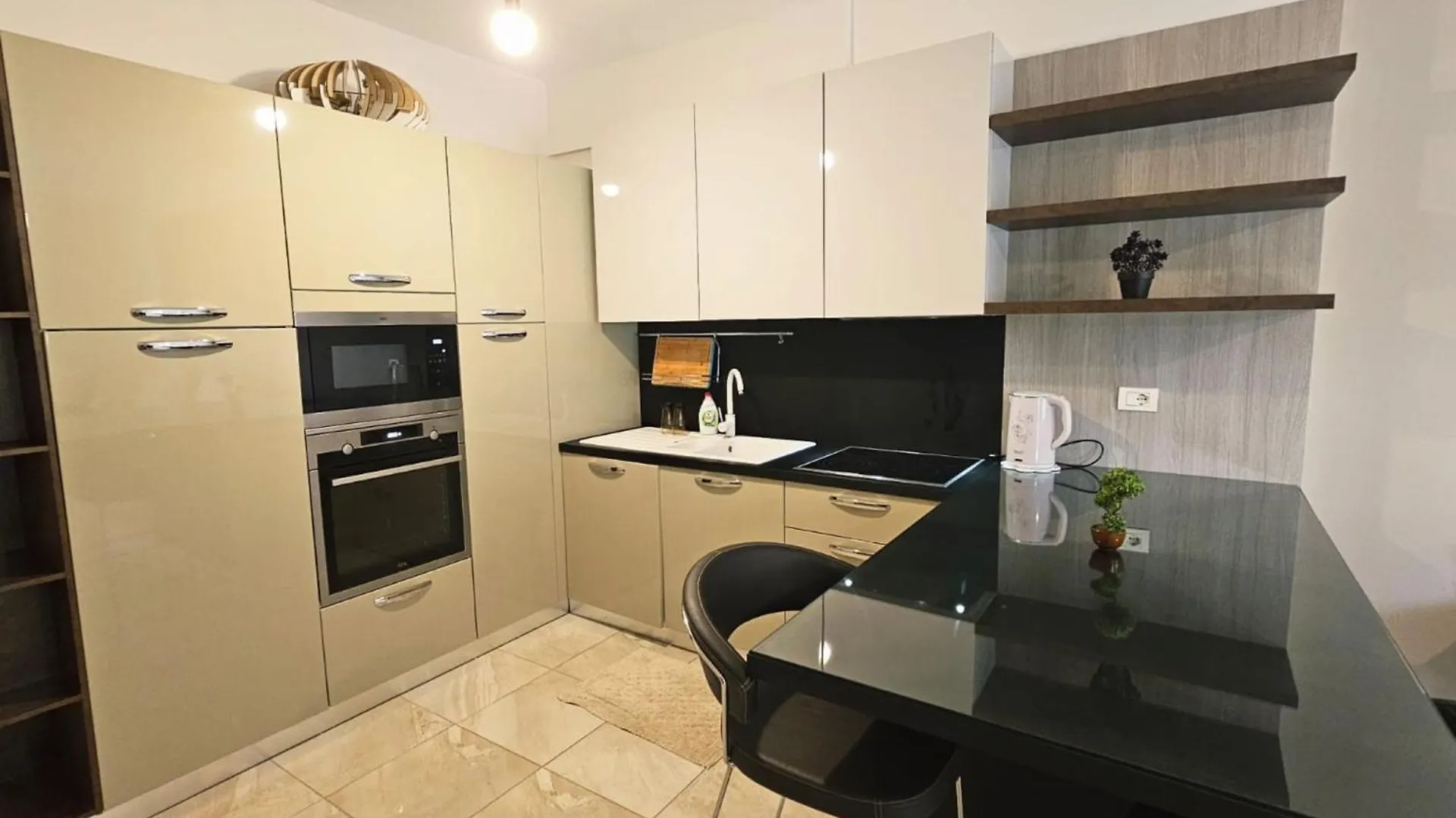 Beachfront Sion Sarande Apartment ألبانيا